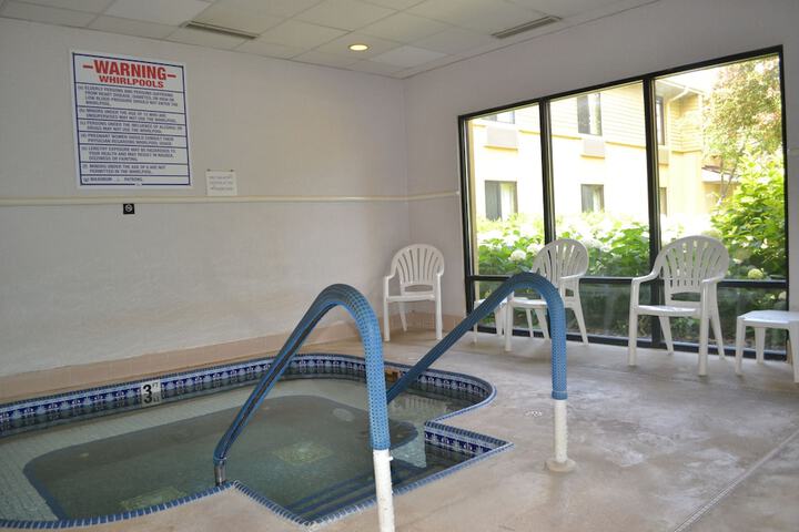Indoor spa tub