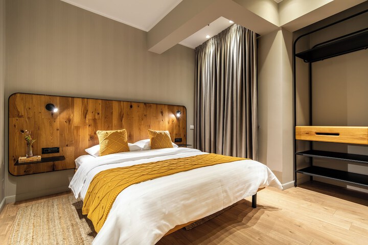 Room 14 of 80