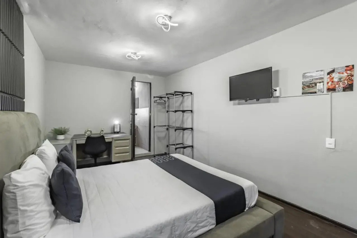 Room 13 of 21