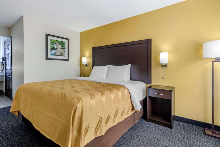 1 King Bed (7 of 14)