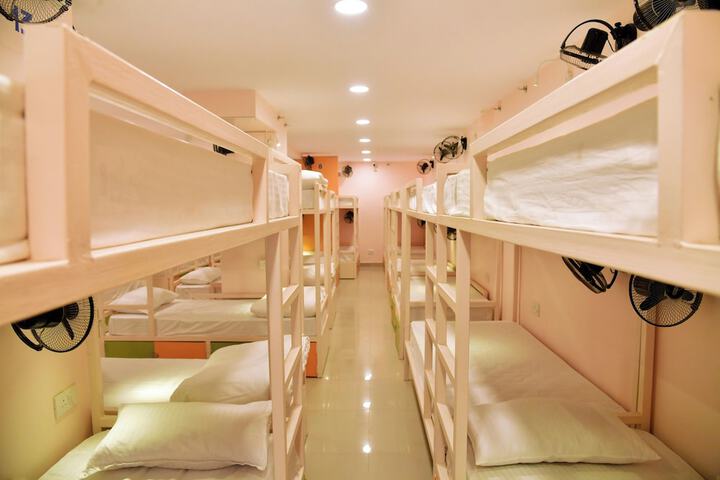 Room 12 of 32