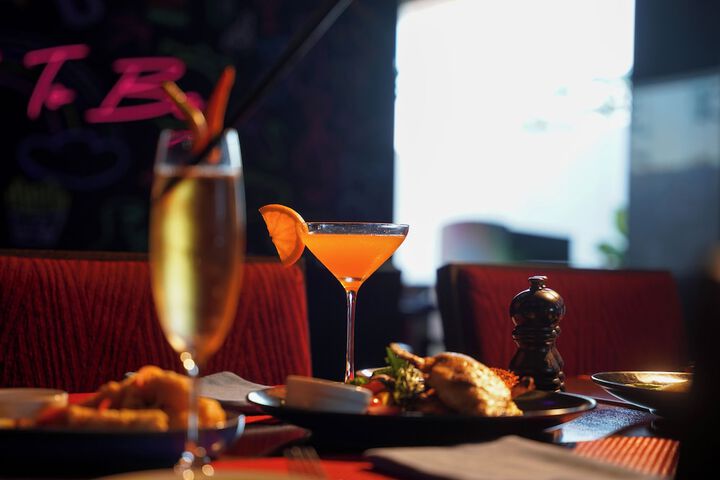 Lounge 54 of 67