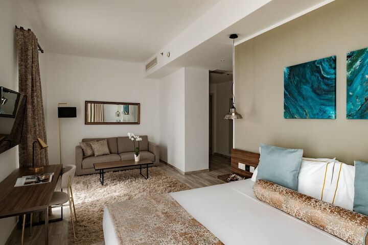 Room 10 of 79