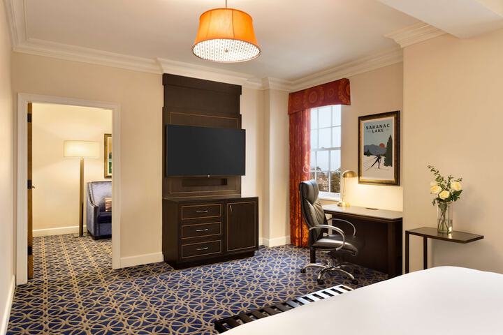 1 King Bed Main Building (27 of 35)