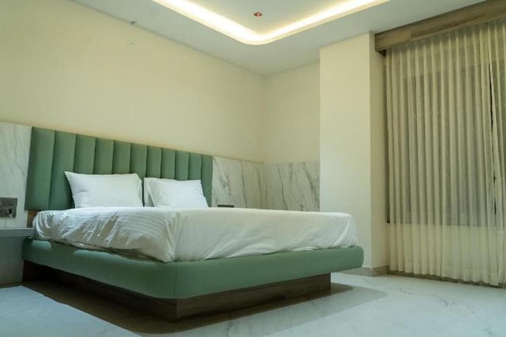 Room 17 of 30