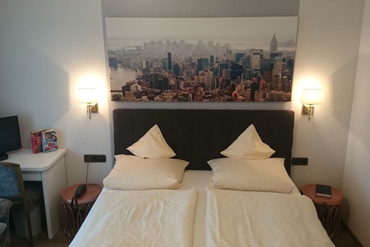 Room 4 of 43