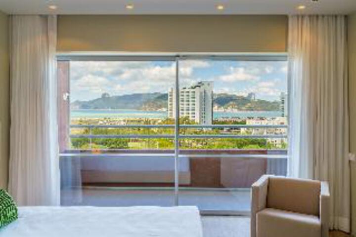 Suite 12 of 13