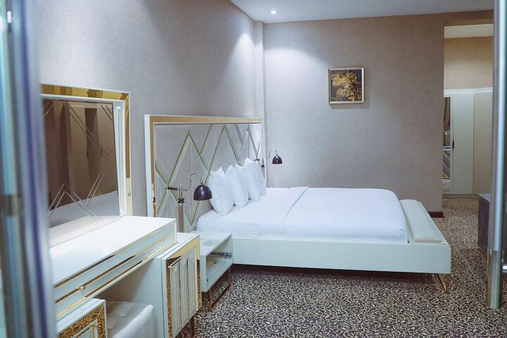 Room 3 of 8