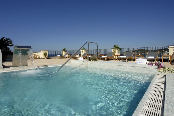 Hotel with Pool