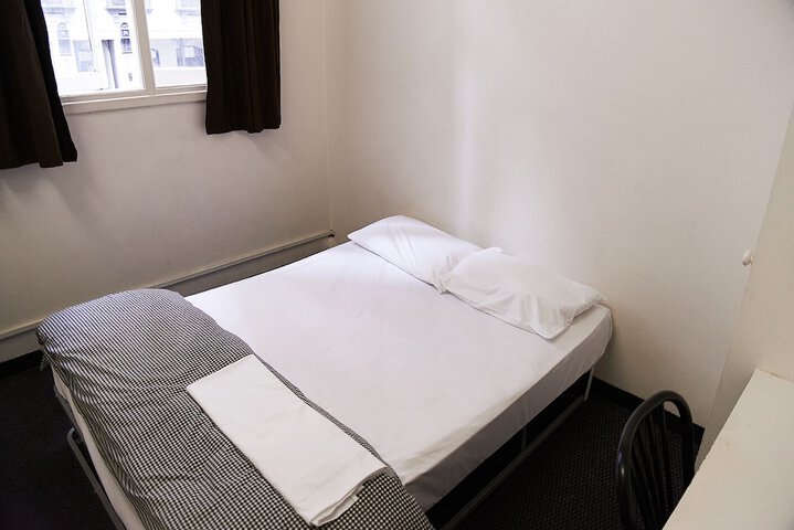 Room 6 of 42