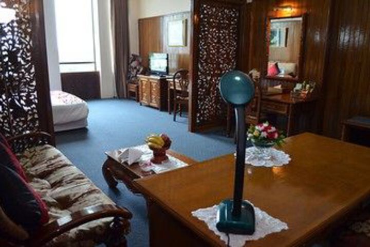 Room 9 of 30