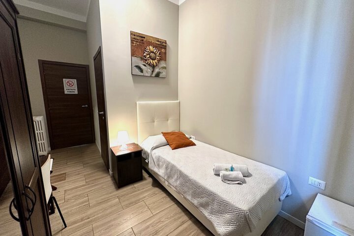 Room 6 of 24