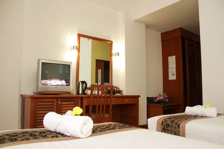 Room 3 of 94