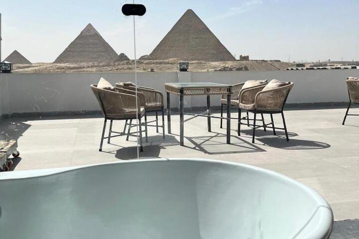 Pyramid hotel