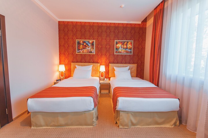 Room 18 of 48