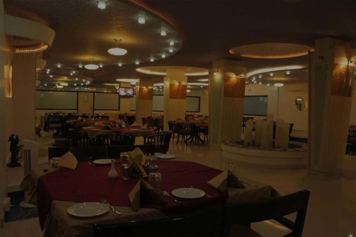 Dining 34 of 49