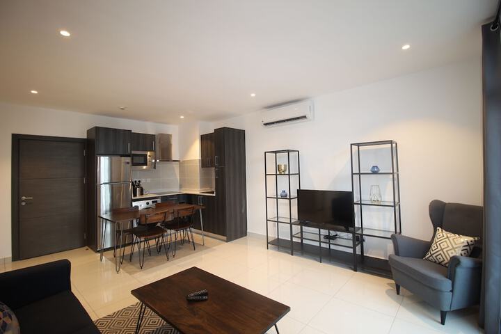 Room 6 of 9