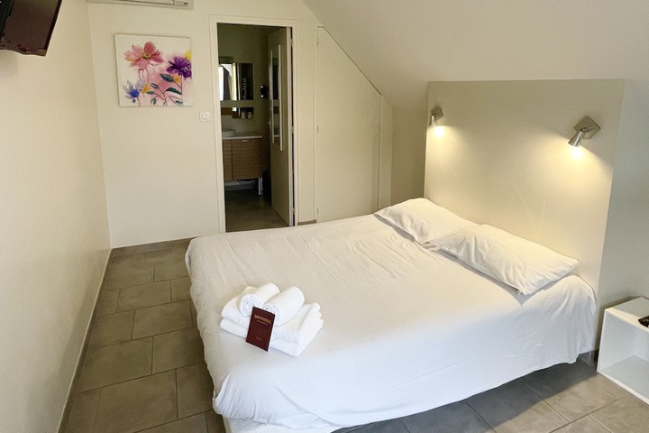 Room 9 of 36