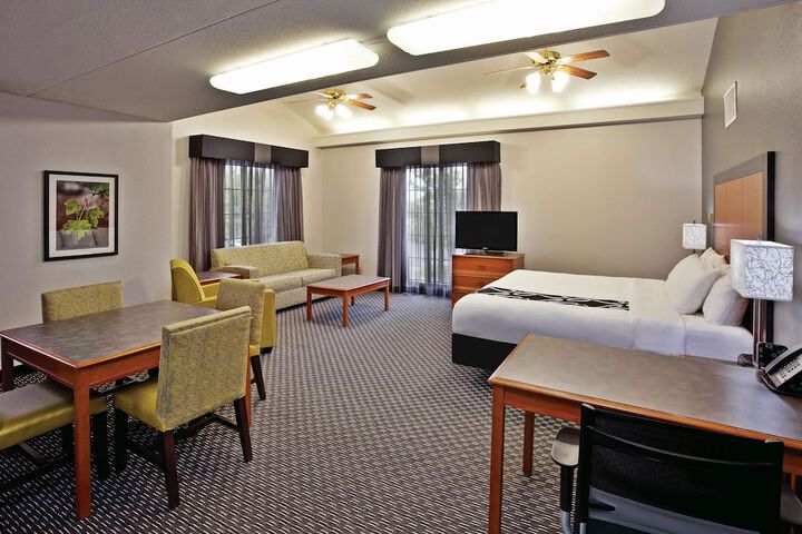 1 King Bed (14 of 16)