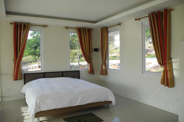 Room 6 of 17