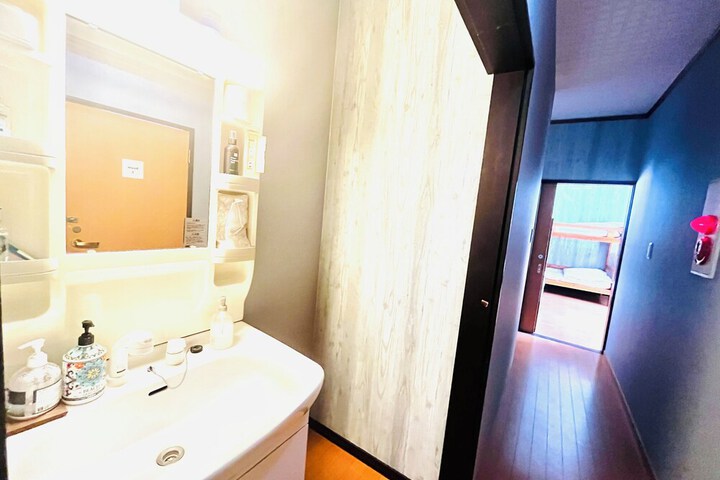 Room 23 of 172