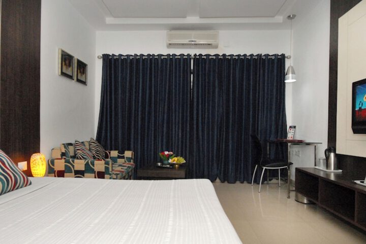 Room 10 of 31