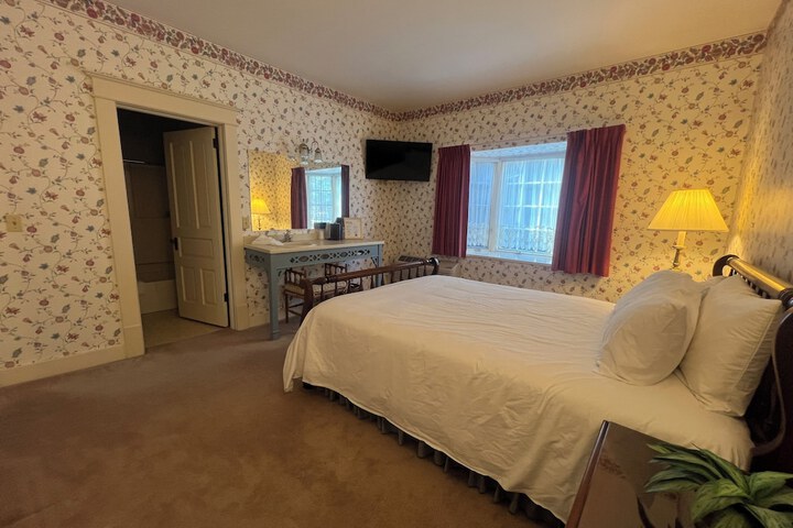 Room 43 of 84