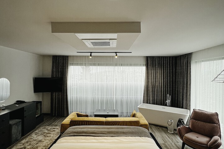 Room 27 of 67