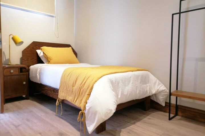 Room 2 of 20