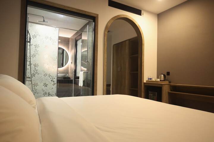 Room 3 of 38
