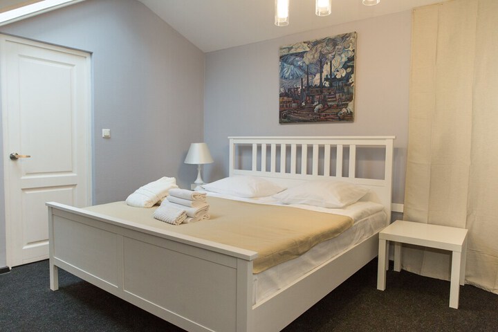 Room 16 of 103
