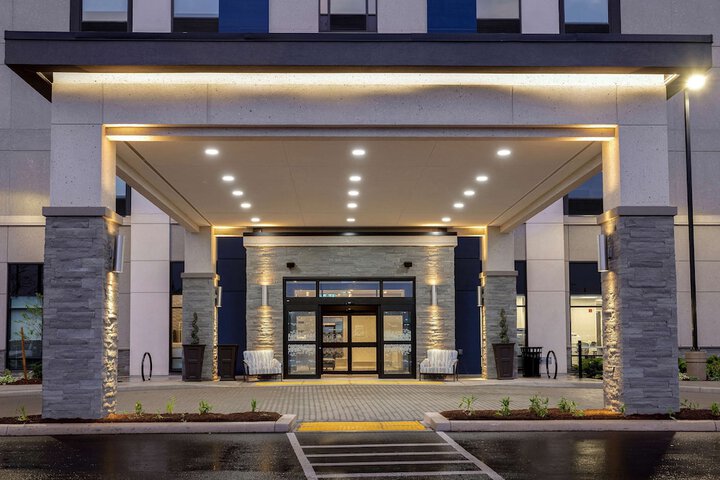 Hampton Inn &  Suites by Hilton Burlington Toronto in Burlington, ON
