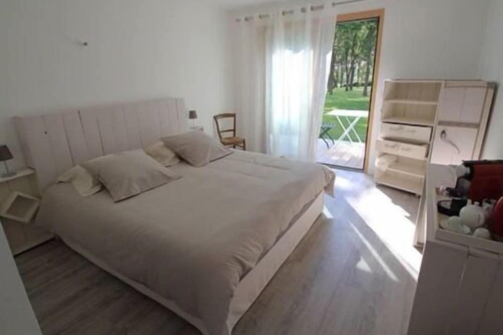 Room 5 of 89