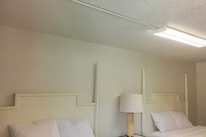 Room 4 of 7