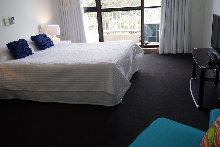 Room 6 of 63