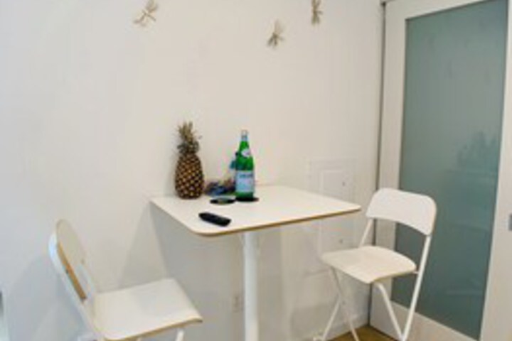 Room 9 of 11