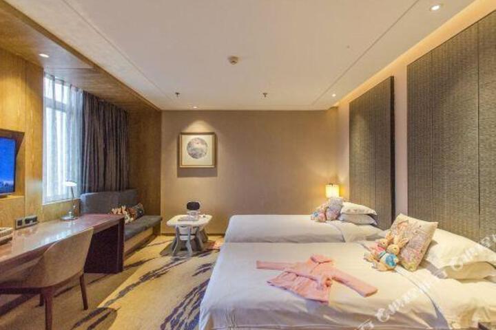Le Hotel