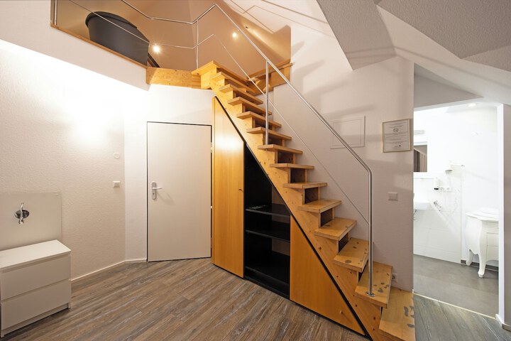 Room 5 of 25