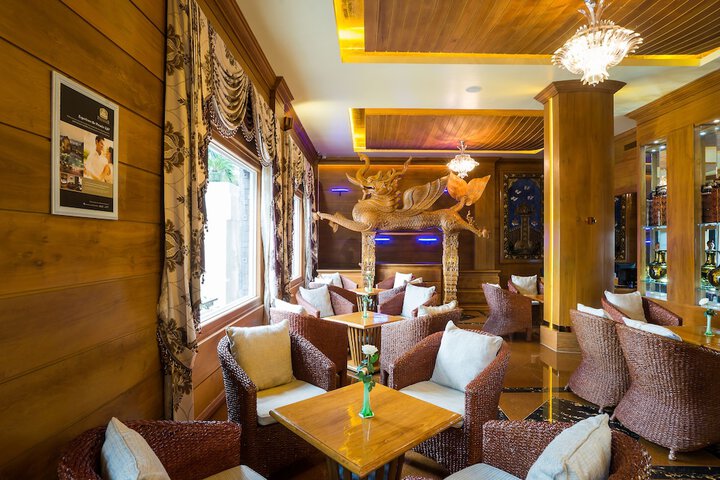 Lounge 170 of 181