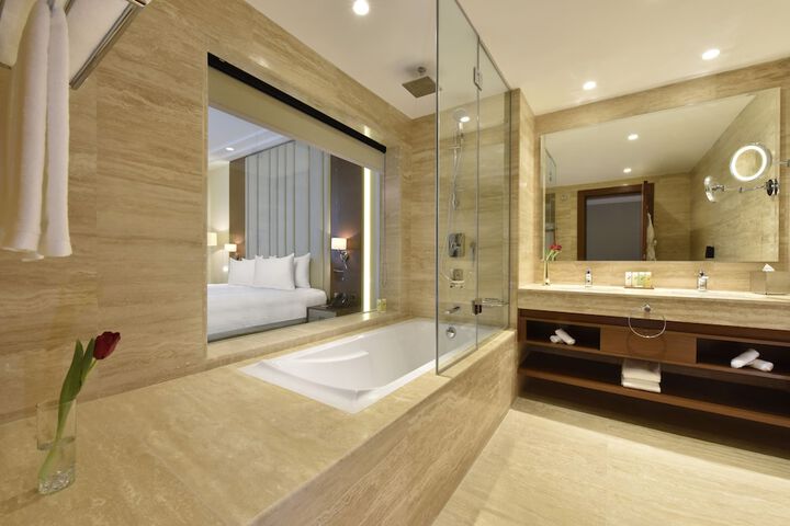 Room 53 of 83
