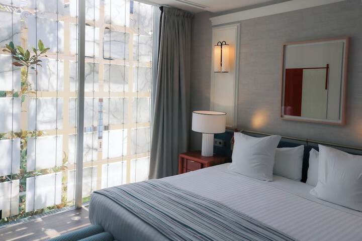Room 12 of 110