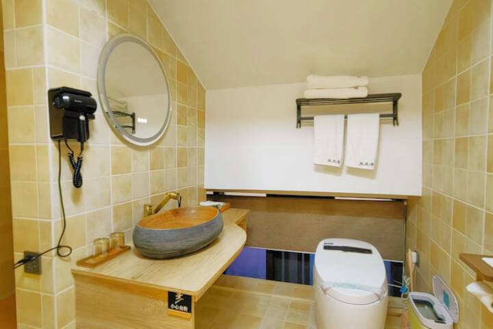 Room 105 of 131