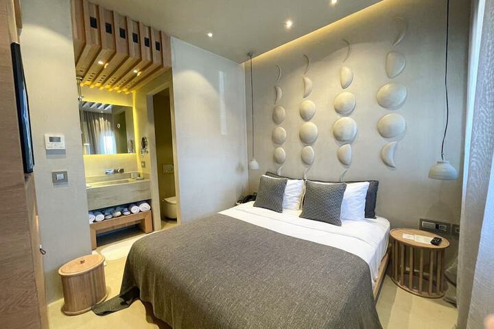 Room 9 of 36