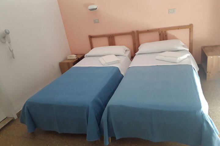 Room 16 of 39