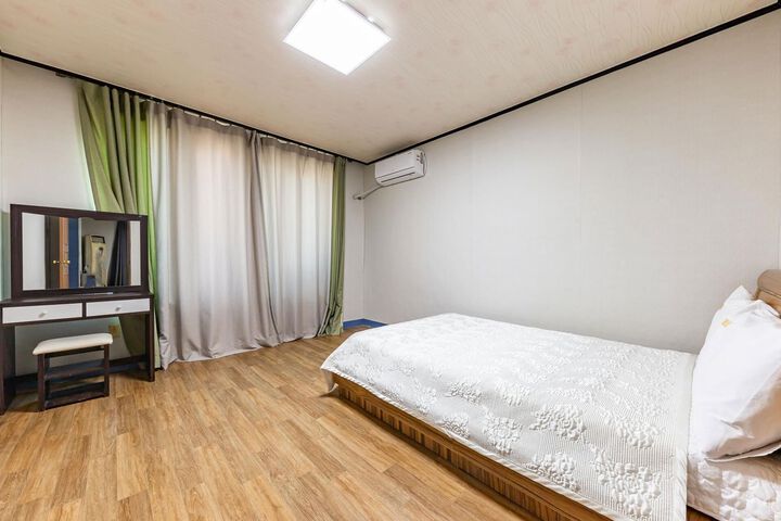 Room 43 of 60