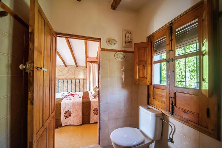 Room 8 of 20
