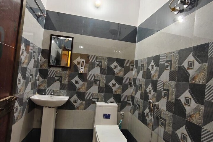 Room 16 of 25