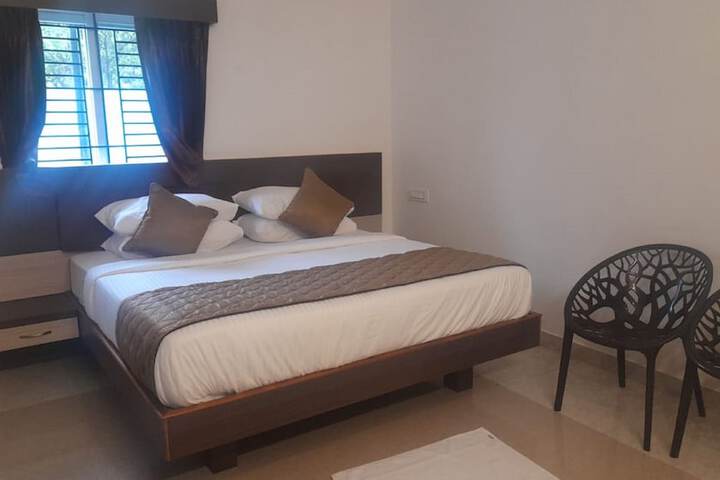 Room 18 of 138