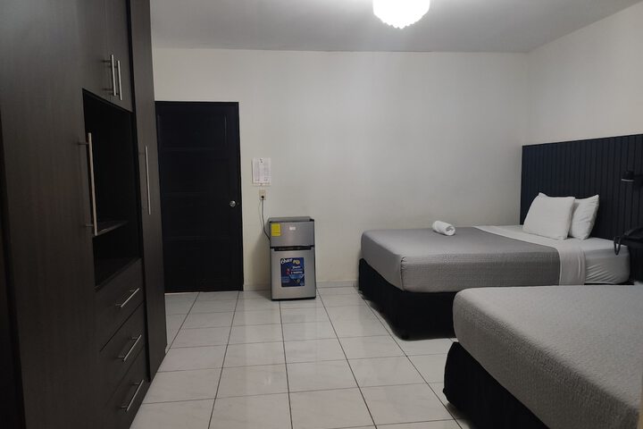 Room 13 of 34