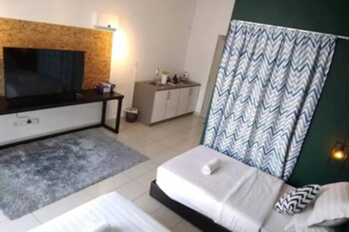 Room 9 of 10